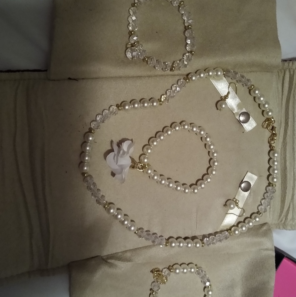 Pearl necklace, earrings and bracelet set